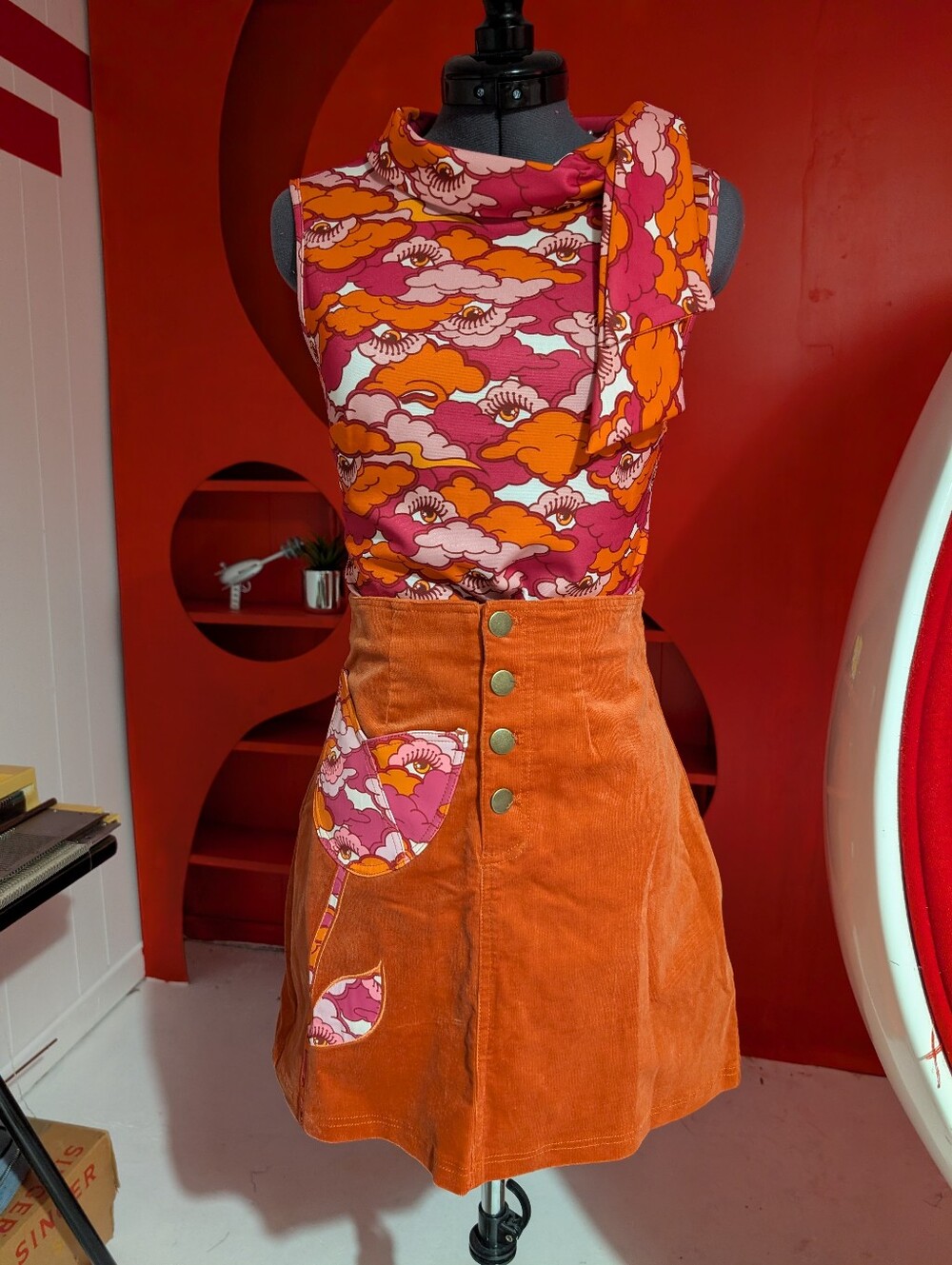 Unique Vintage. Top And Matching Skirt.